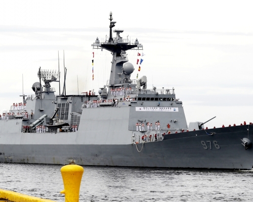 南韓「文武大王」號驅逐艦247人染疫。AP圖片