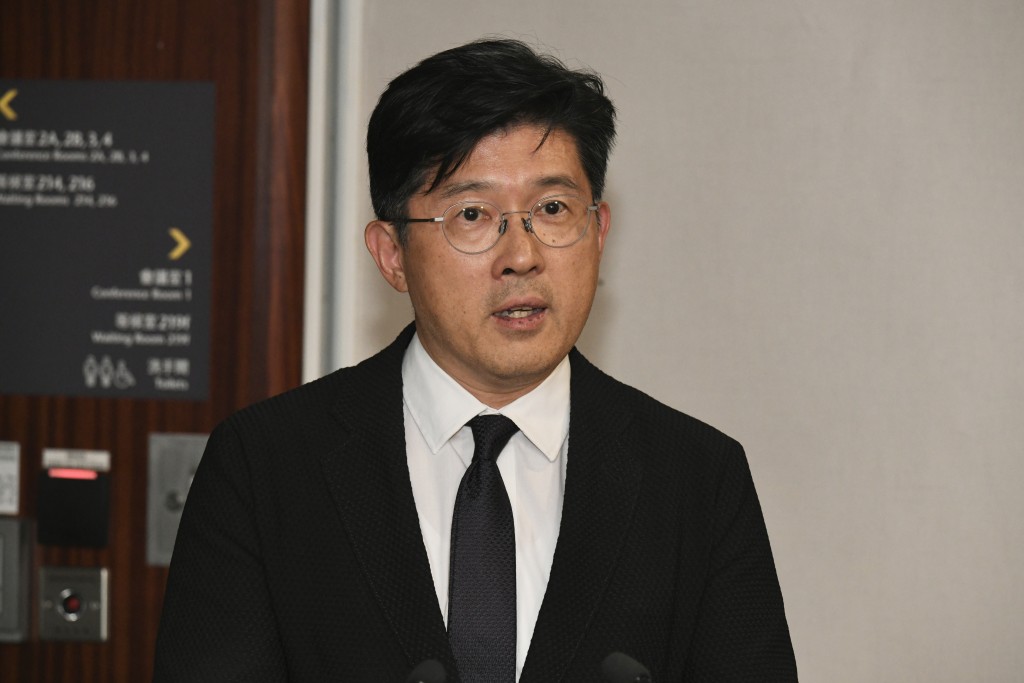 建築署署長李翹彥期望一個月內完成報告。何君健攝