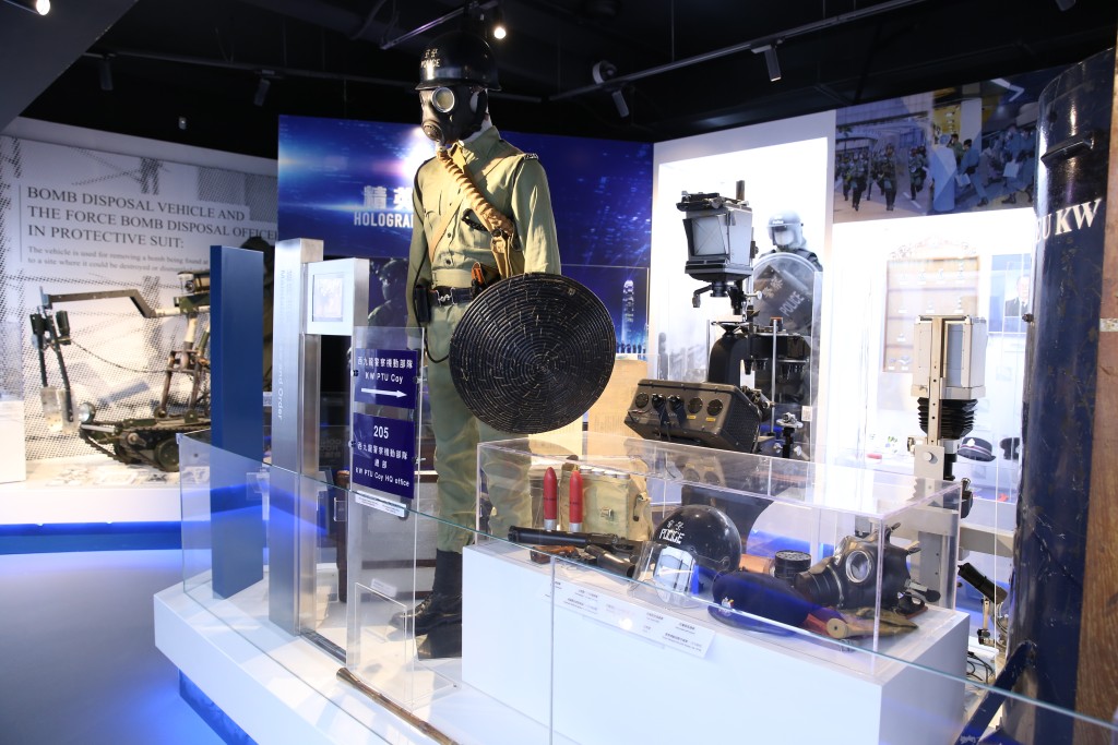 展馆展示多款昔今警队装备。
