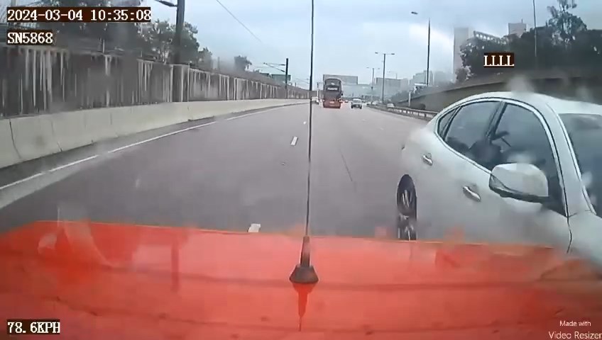 一輛私家車與一輛的士在大老山公路往九龍方向相撞。