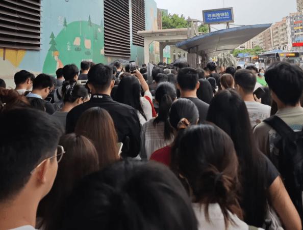 深圳地铁7月20日起启用地铁安检新安排。深圳大件事 深圳地铁7月20日起启用地铁安检新安排。深圳大件事