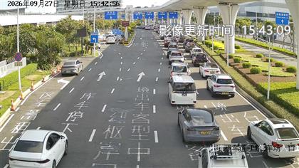 下午3時45分左右,港珠澳大橋珠海口岸往港澳方向的車流為「極度高峰」。微信:大橋口岸實時通關 下午3時45分左右,港珠澳大橋珠海口岸往港澳方向的車流為「極度高峰」。微信:大橋口岸實時通關