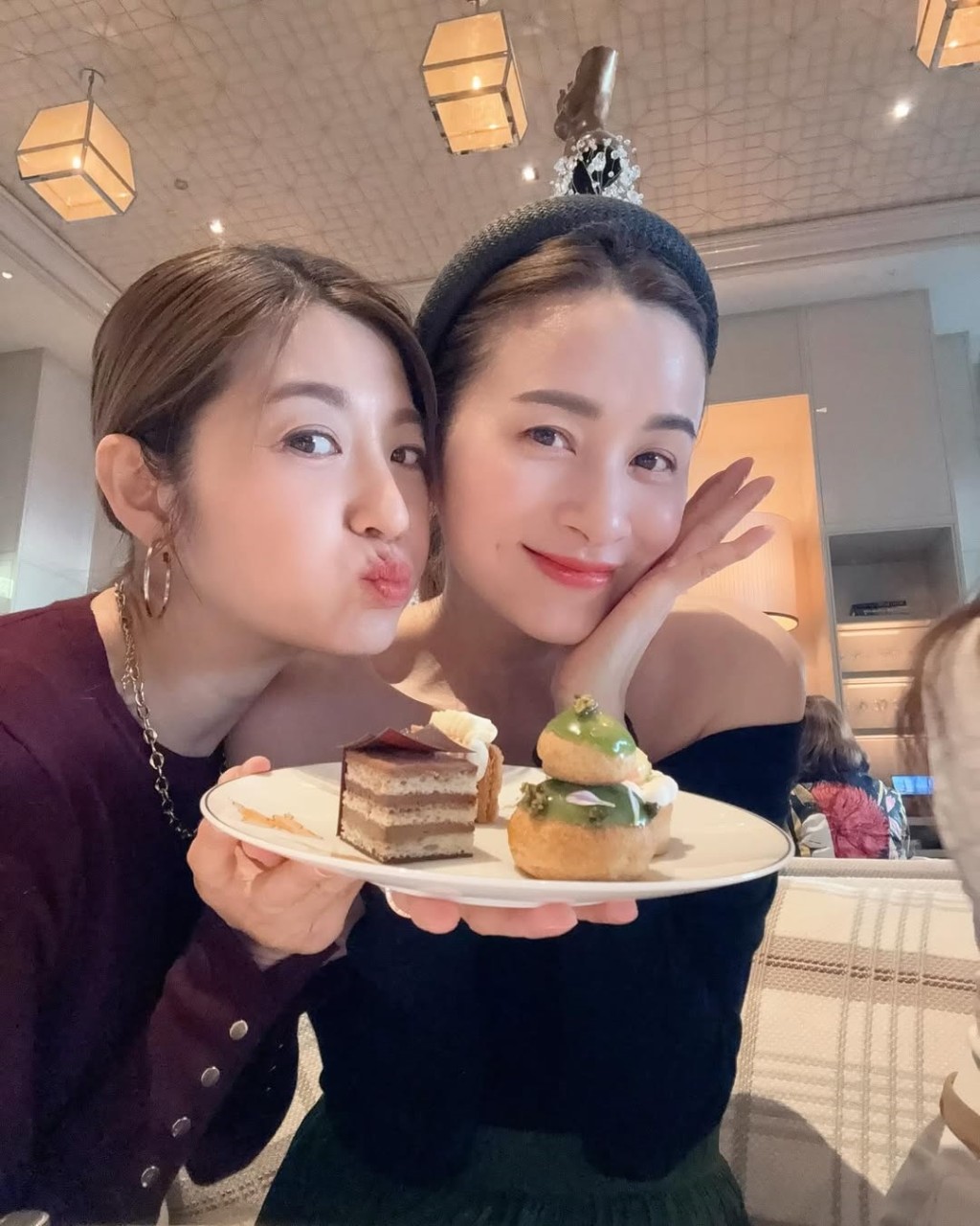 陳自瑤和沈卓盈港女打卡靚爆。 陳自瑤和沈卓盈港女打卡靚爆。