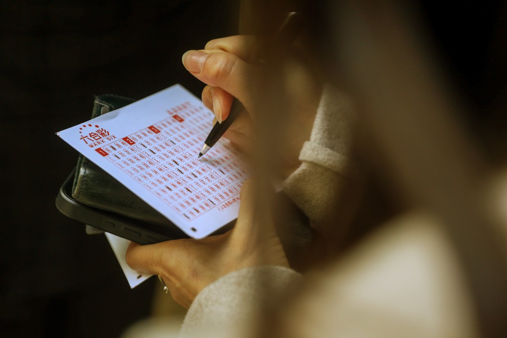 第33期六合彩今晚（3月26日）攪珠，若以10元一注獨中，頭獎獎金高達800萬元。資料圖片