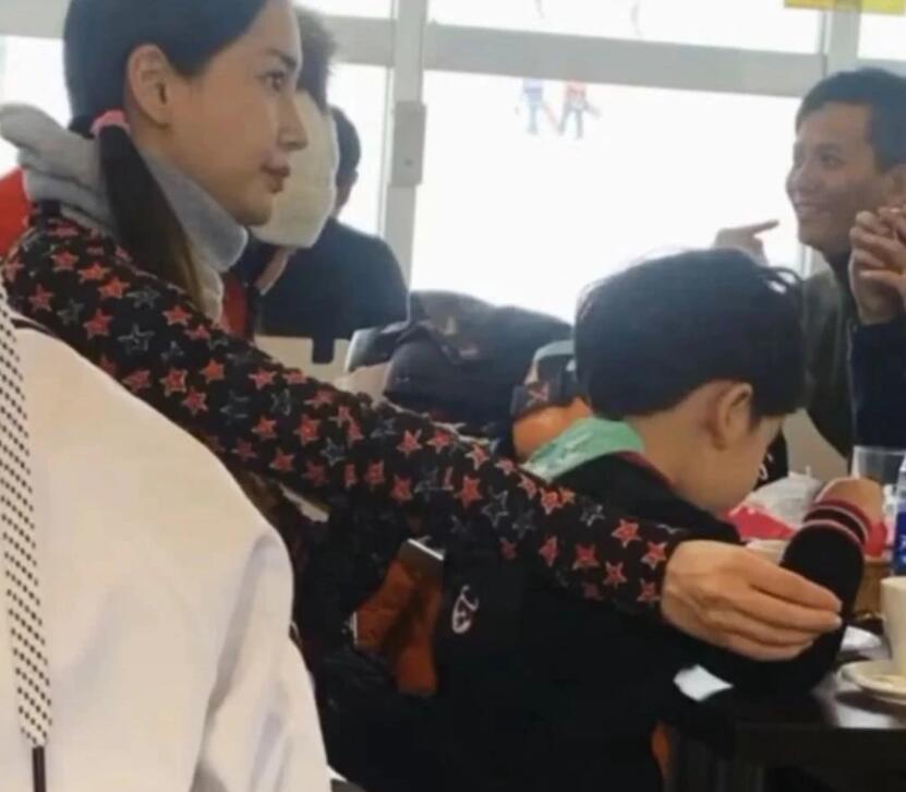Baby与小海绵。（网图）