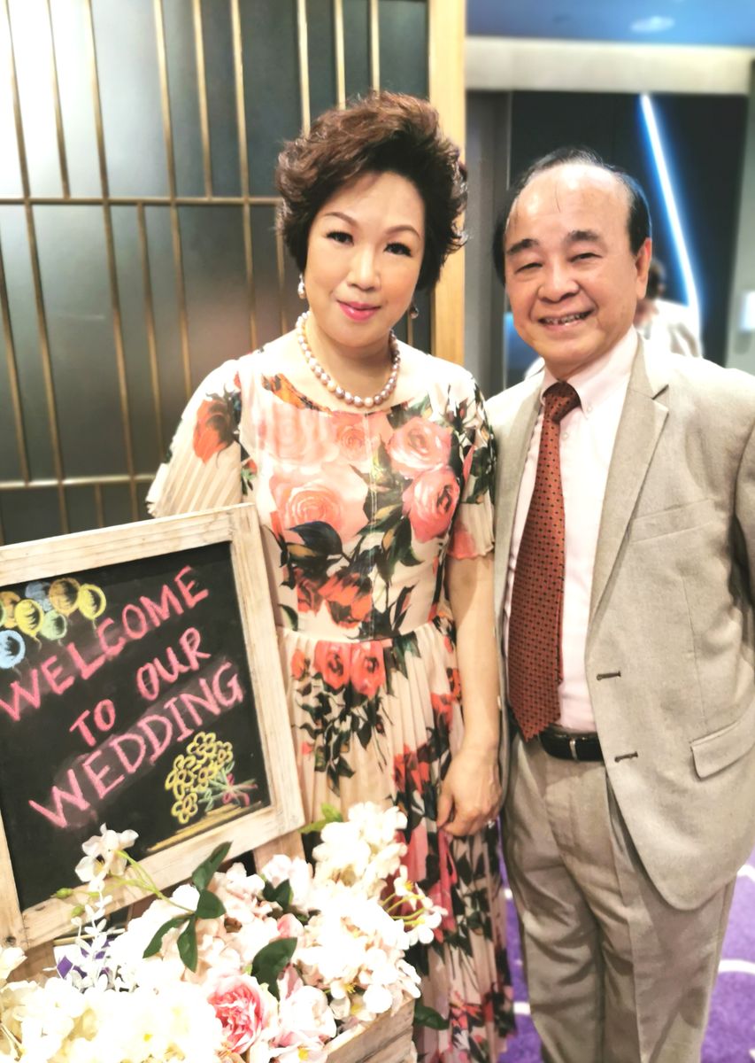 何文超唱一首《雪中情》求婚成功。