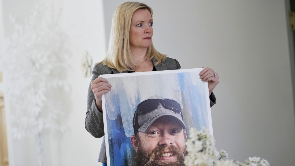 誤殺案死者佩爾基（Christopher Pelkey）的妹妹在量刑聆訊上播AI影片。 美聯社