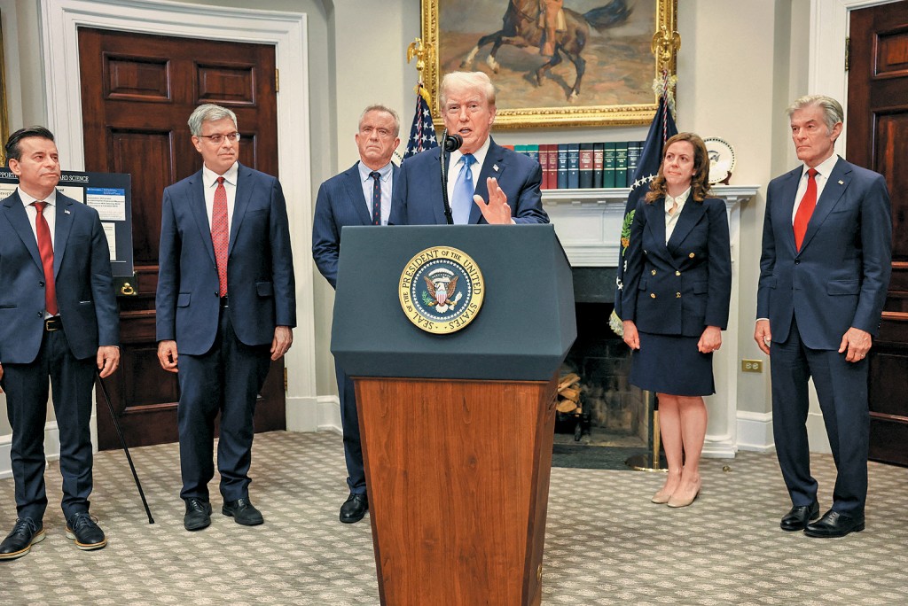 特朗普與衞生部長小羅拔甘迺迪等官員針對孩童自閉症發表聲明。