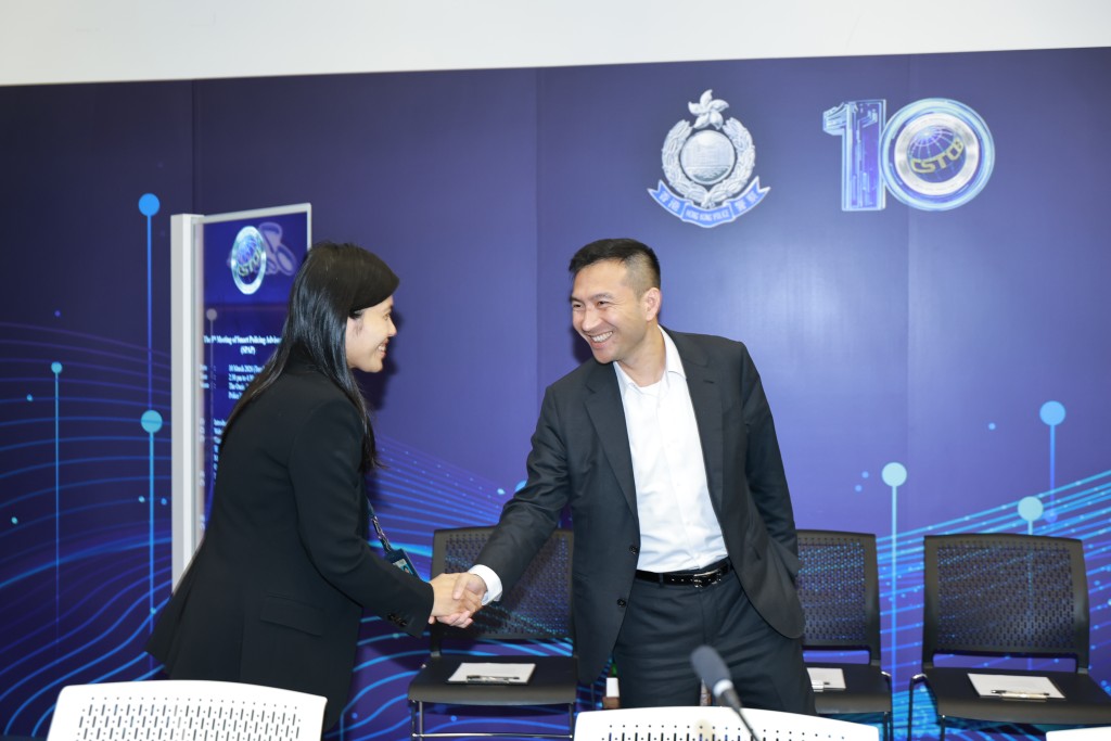 專家顧問陳建韓先生(右一)建議，為了確保人工智能系統穩健、可控、可審計，警隊可考慮落實「外規內化」，將法規及私隱要求轉化為內部規則。