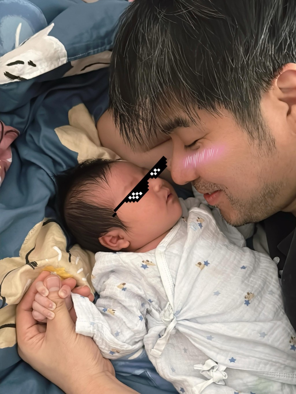 姜文杰早前再分享女兒照片，指女兒哭泣時最似爺爺秦沛。