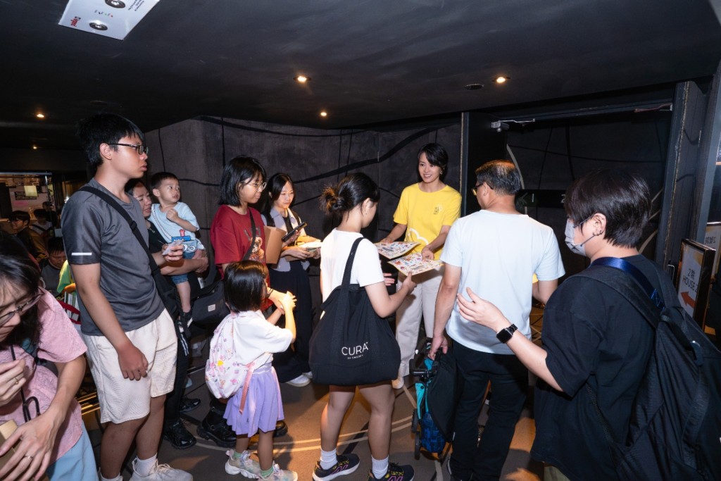 當天共62個基層家庭，由父母帶同子女超過200人，一起來到九龍灣戲院觀賞《多啦A夢：大雄之繪畫世界物語》。