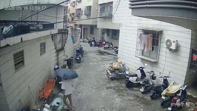 男子猝死摇摇椅上，引起网民热烈讨论生命。