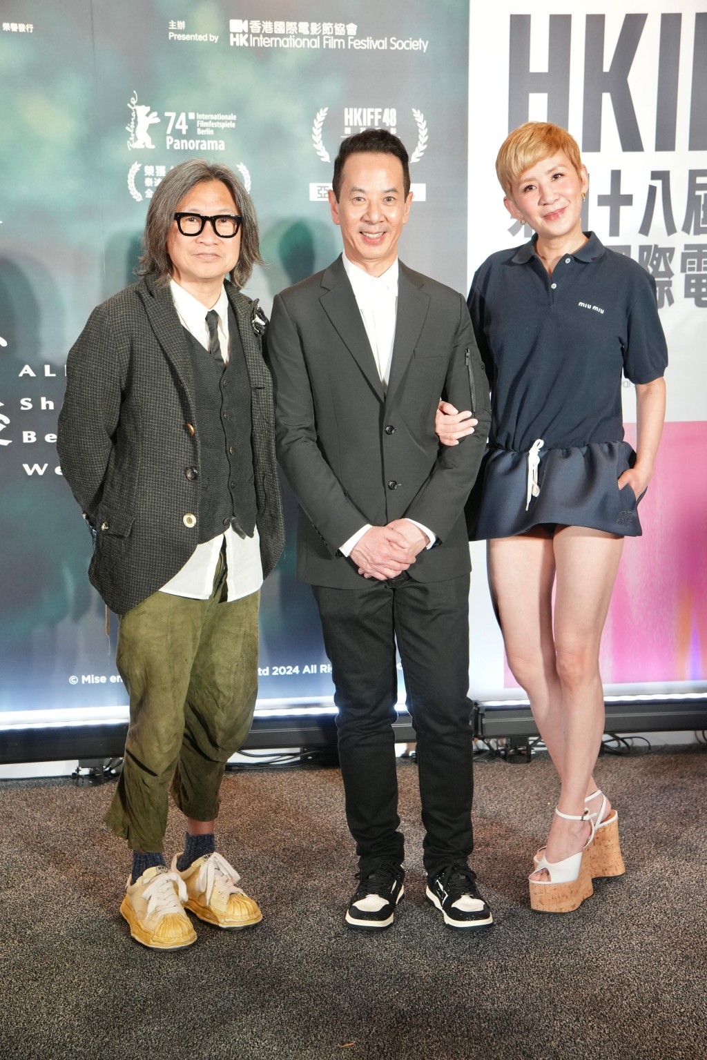 吴君如同陈可辛一起出席导演杨曜恺新作《从今以后》首映，为他打气。