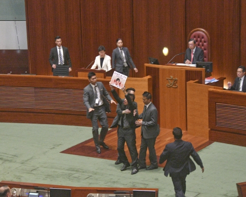 過去十多年,泛民主派逐漸蛻變成反對派,再蛻變至激進反對派,使用街頭暴力,同時癱瘓議會。(資料圖片)