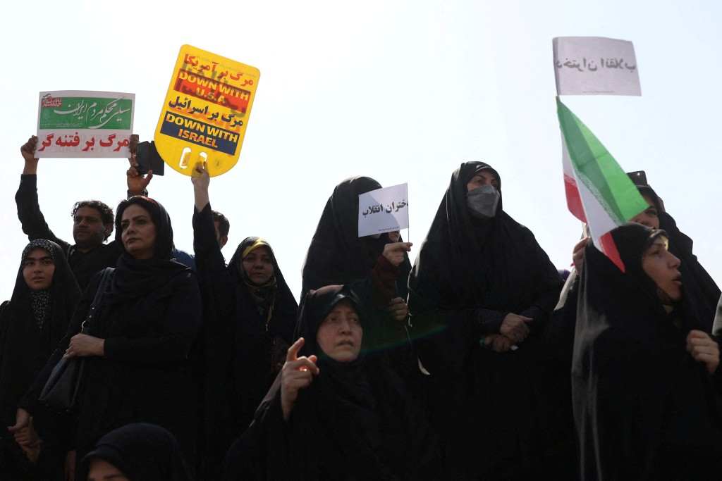 德黑蘭的示威者其後在幾個社區聚集。REUTERS