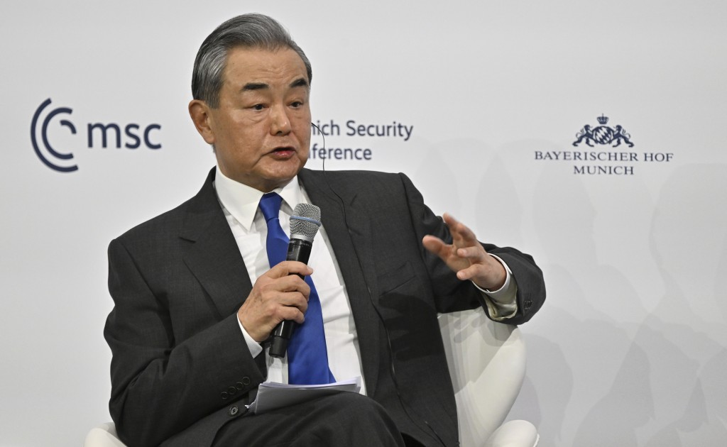 王毅出席慕尼黑安全會議發表演講並回答問題。 美聯社  王毅出席慕尼黑安全會議發表演講並回答問題。 美聯社