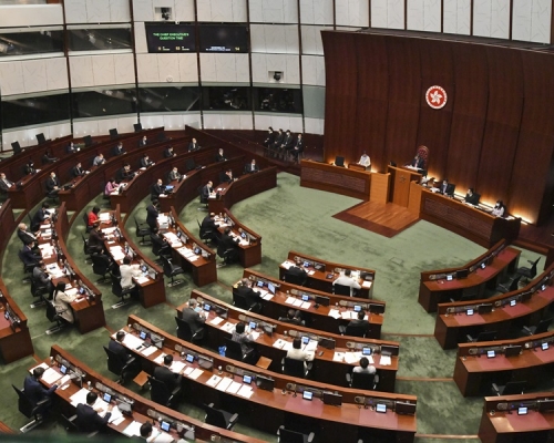 立法會在無爭議下通過逾2,000億元臨撥款。