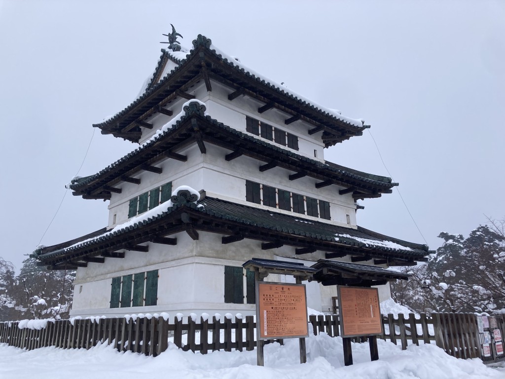 弘前公園被積雪覆蓋。（X@kenteeek）