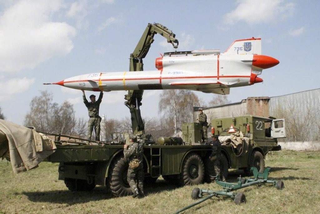 乌军或用苏制图-141无人机袭俄罗斯军用机场。 网图