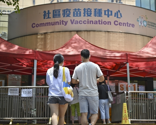 截至周日晚上8時，本港市民合共接種了超過527萬劑新冠疫苗。資料圖片