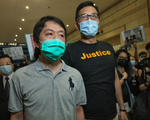 許智峯(左)出走,整個政界的民主派人士大多表示「十萬個體諒」,亦有人感到難過。資料圖片