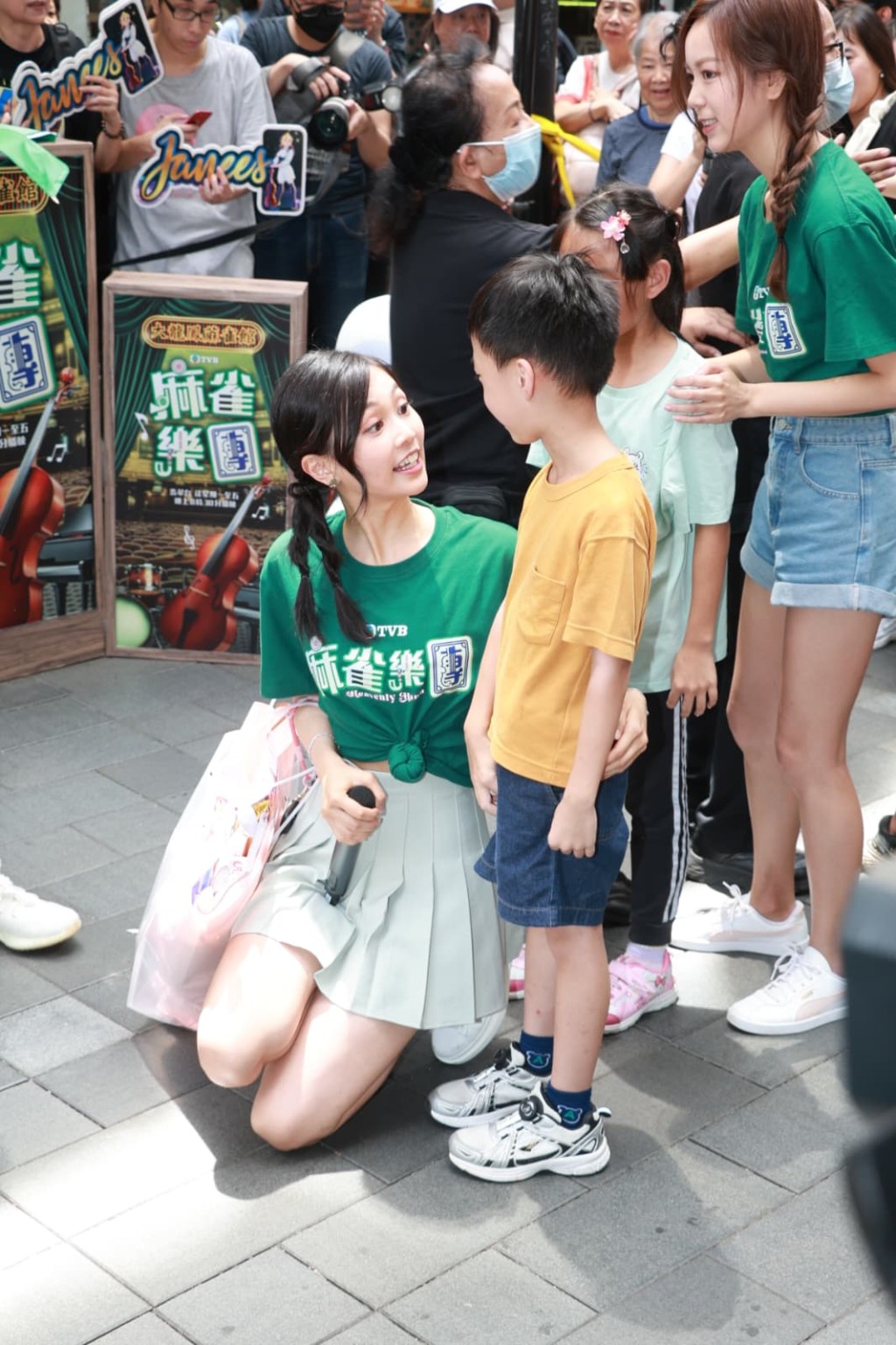 小朋友好幸福~