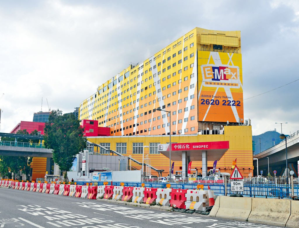 億京等合組財團向合和購入九龍灣國際展貿中心，作價約一百〇五億。