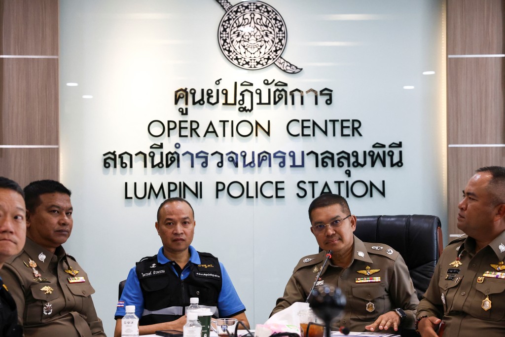 泰国警方就曼谷酒店6名外籍住客死亡案召开新闻发布会。 路透社