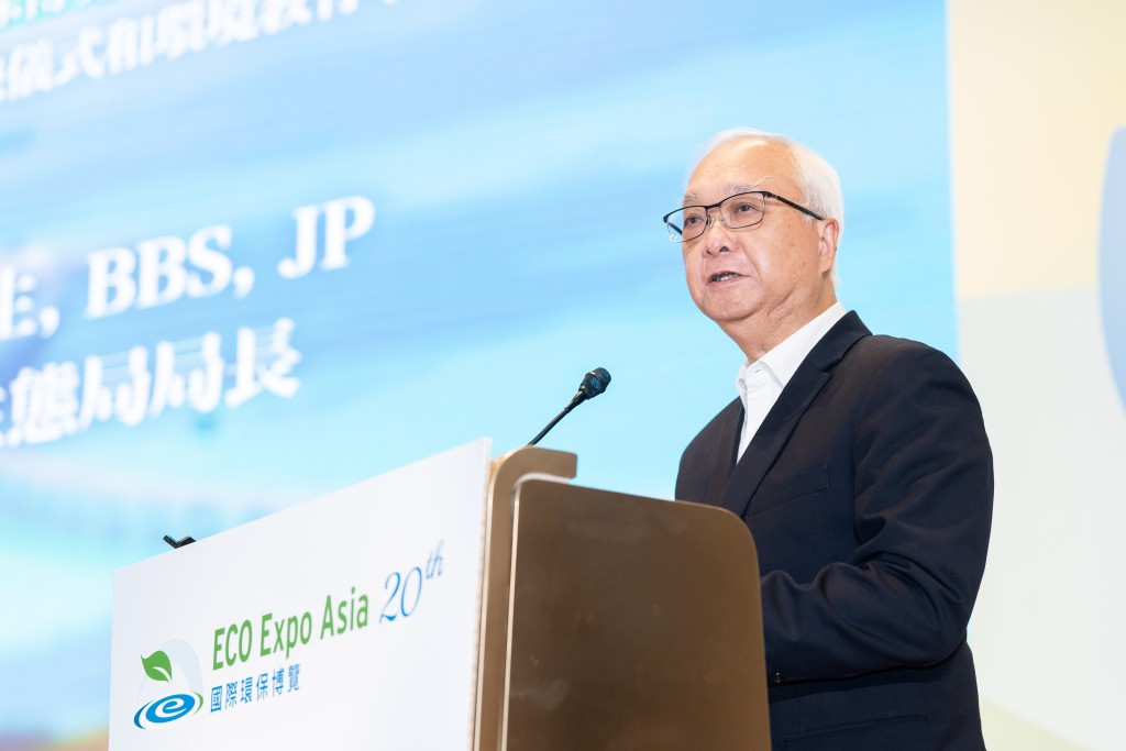 環境局局長謝展寰於公眾日出席《遇見美麗中國》第二輯專題片首映儀式，與學生對話，現場反應熱烈。