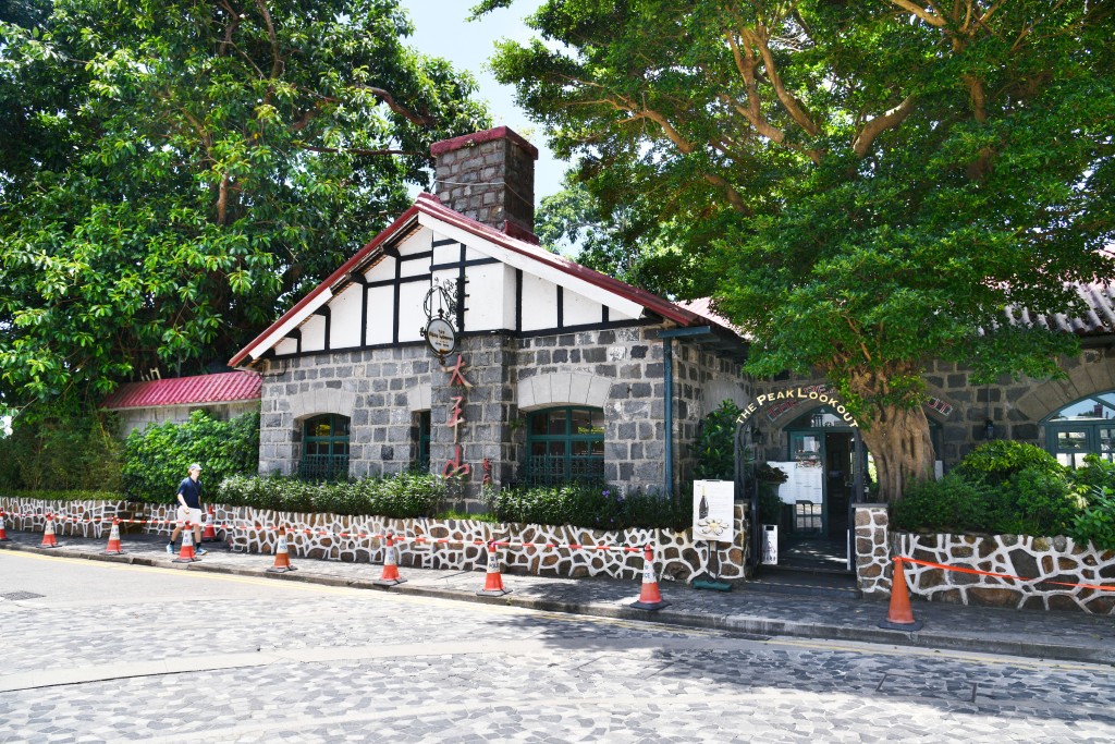 ​位於山頂的太平山餐廳是首批獲准容許狗隻進入的食肆。  ​