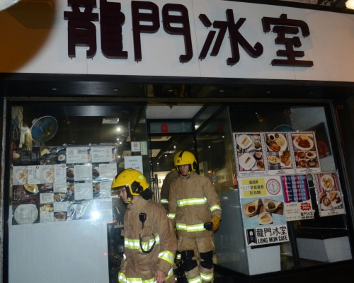 觀塘一間冰室疑煮食未有關火，導致起火冒煙。