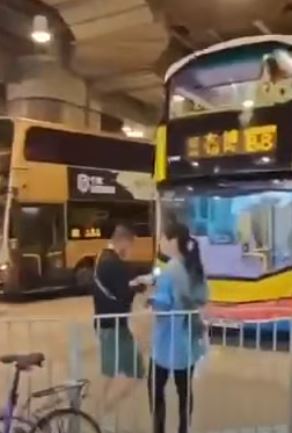 涉事男女。fb 車cam L（香港群組）MagentaGrapefruit4881