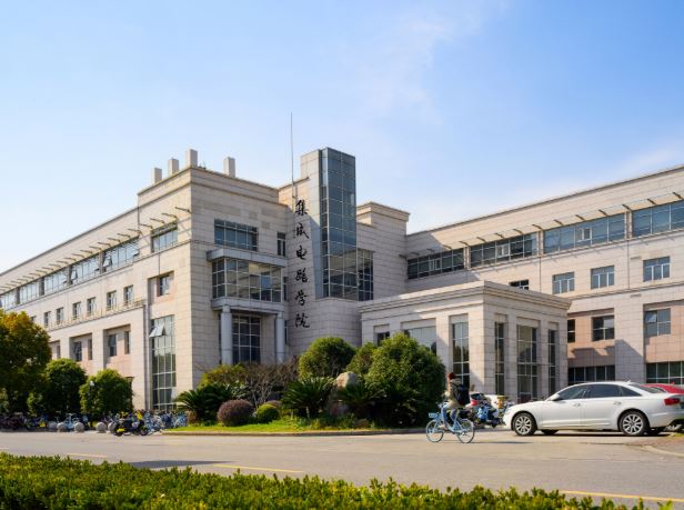 图为上海交大集成电路学院。上海交大