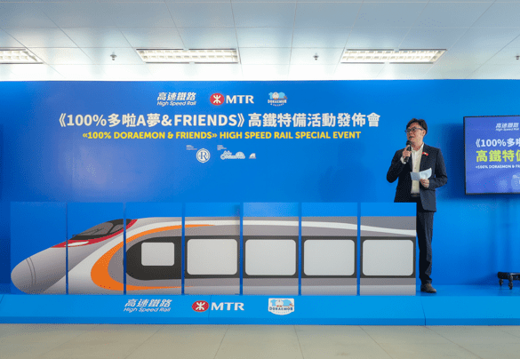 港鐵公司過境鐵路總管王家明先生介紹高鐵《100% 多啦A夢 & FRIENDS》主題列車。