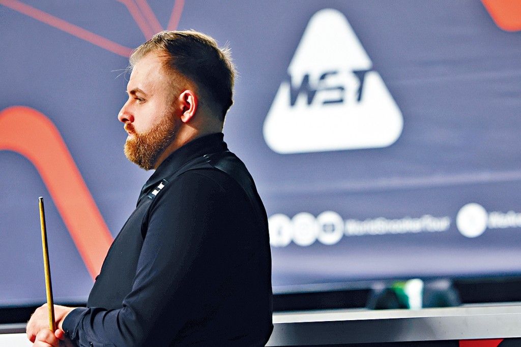 比治成為史上首位單場兩度一桿打出147度的球員。