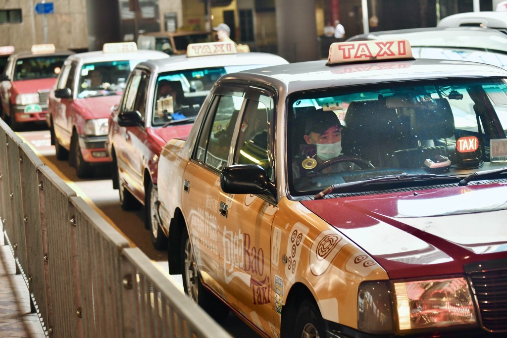 周國強擔心一下子發太多網約車牌照,會造成產能過剩,「餅仔一定唔夠分」。 周國強擔心一下子發太多網約車牌照,會造成產能過剩,「餅仔一定唔夠分」。