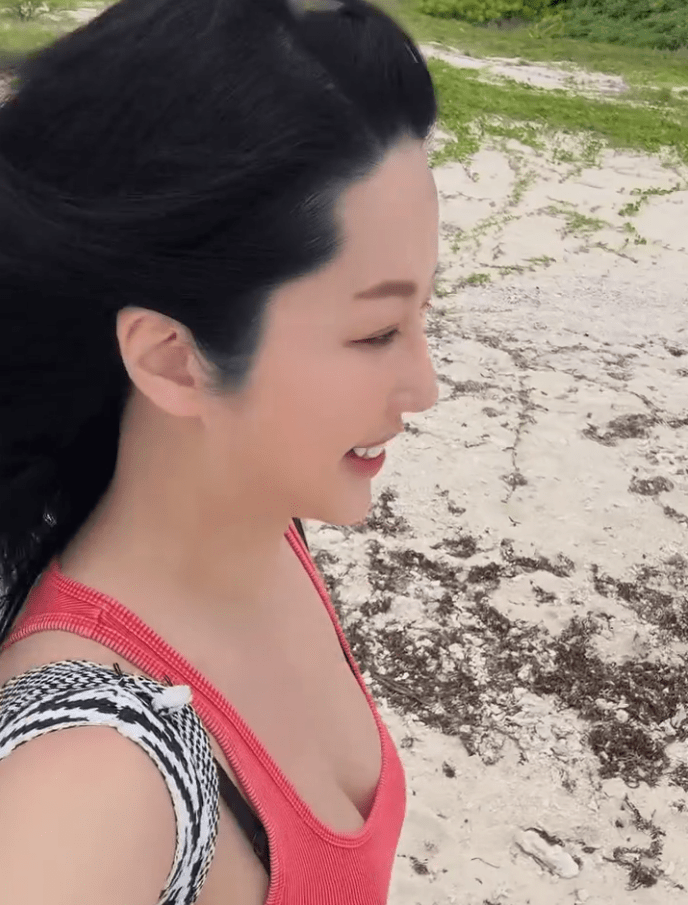 崔碧珈以邪惡角度自拍。