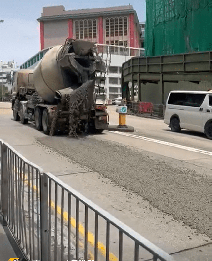 田螺車邊行邊瀉。fb：車cam L（香港群組） 