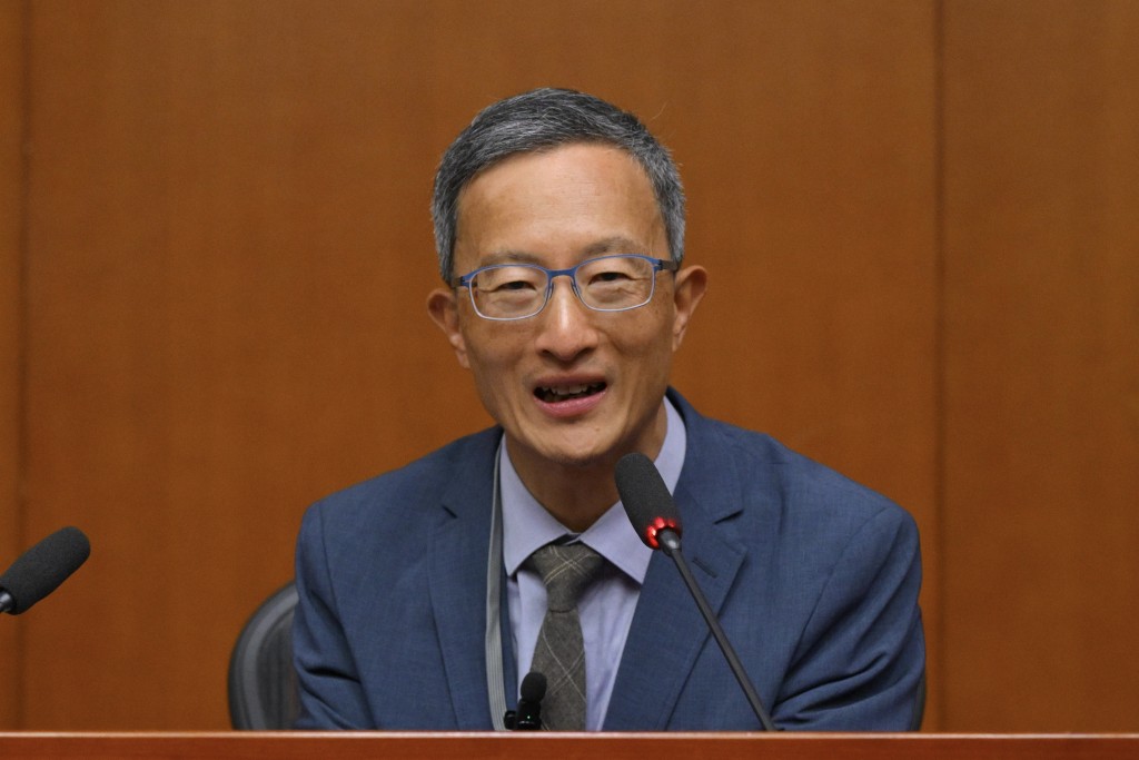 醫療衞生界立法會議員林哲玄表示，啟德醫院的落成，連同早前擴建的廣華醫院，使九龍中和九龍東的醫院分布更趨平衡。