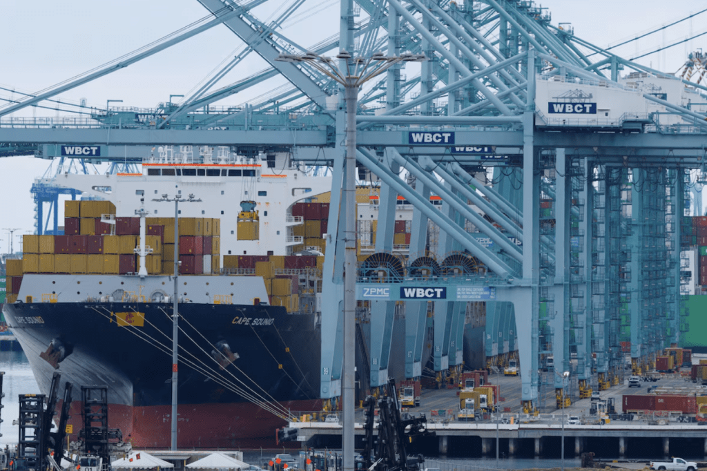 美國總統特朗普政府對多國商品加徵高額關稅,爭議持續發酵。路透社 美國總統特朗普政府對多國商品加徵高額關稅,爭議持續發酵。路透社