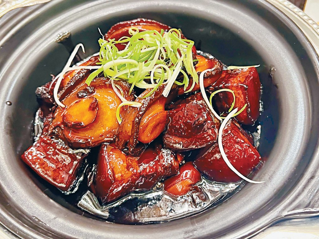 「老吉士」的招牌鮑魚紅燒肉 「老吉士」的招牌鮑魚紅燒肉