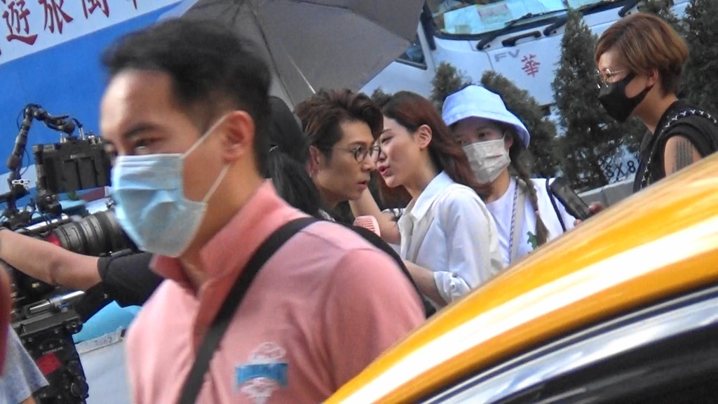 拍攝期間,Venus與柏豪咬晒耳仔密密斟。