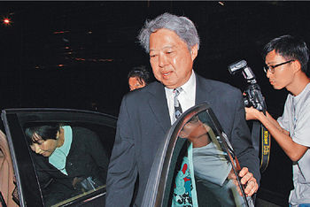 商台上下哀祭何佐芝