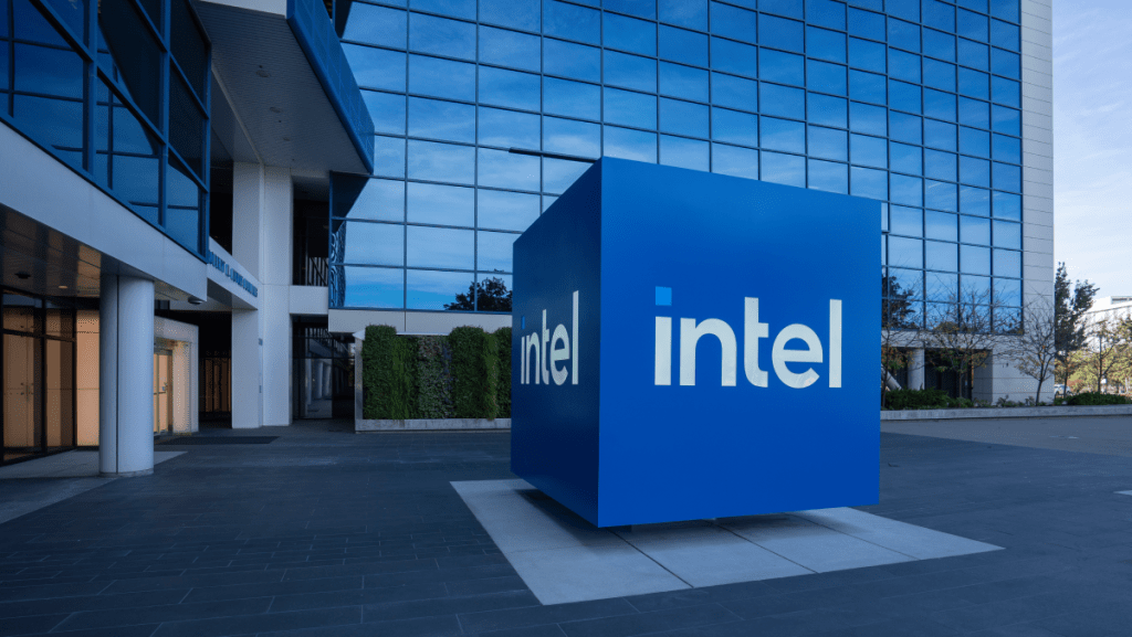 傳特朗普政府入股一成 Intel先獲軟銀投資 被視為「深化美國創新承諾」