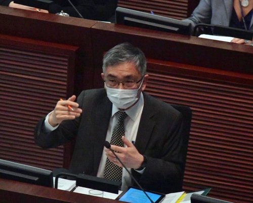 立法會財務委員會召開特別會議，劉怡翔回應滙控取消派息。