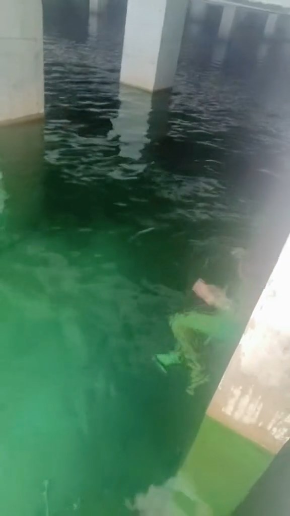 廣西一爛尾樓因積水而變成「潛水勝地」。 廣西一爛尾樓因積水而變成「潛水勝地」。