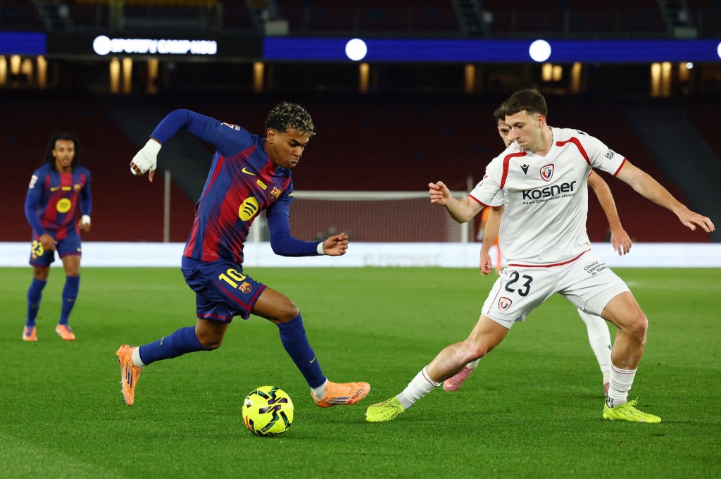 巴塞隆拿2：0奧沙辛拿。路透社