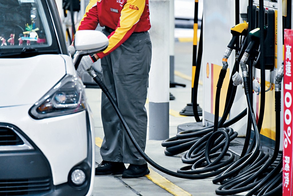 謝展寰表示，目前香港的燃油供應保持穩定，又解釋指本港所用汽油絕大部分由內地供應，市民毋須過分擔心供應問題。