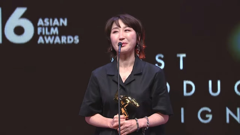 韓片《分手的決心》的柳星姬獲頒最佳美術指導。