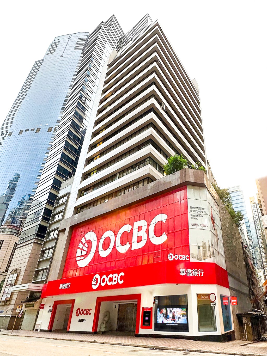 今年華僑銀行集團統一品牌，在港經營的華僑永享銀行，已改同為華僑銀行。
